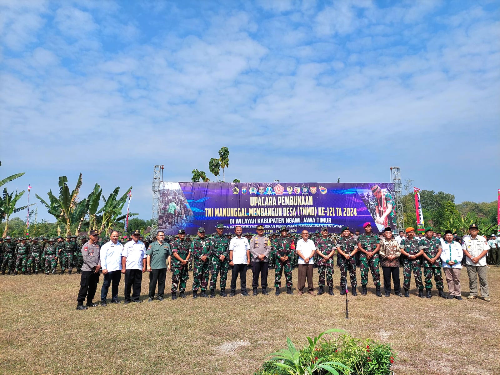 Kecamatan Pitu bersama Kodim 0805 Ngawi dan BAZNAS Ngawi menyelenggarakan TMMD di Desa Bangunrejo Lor