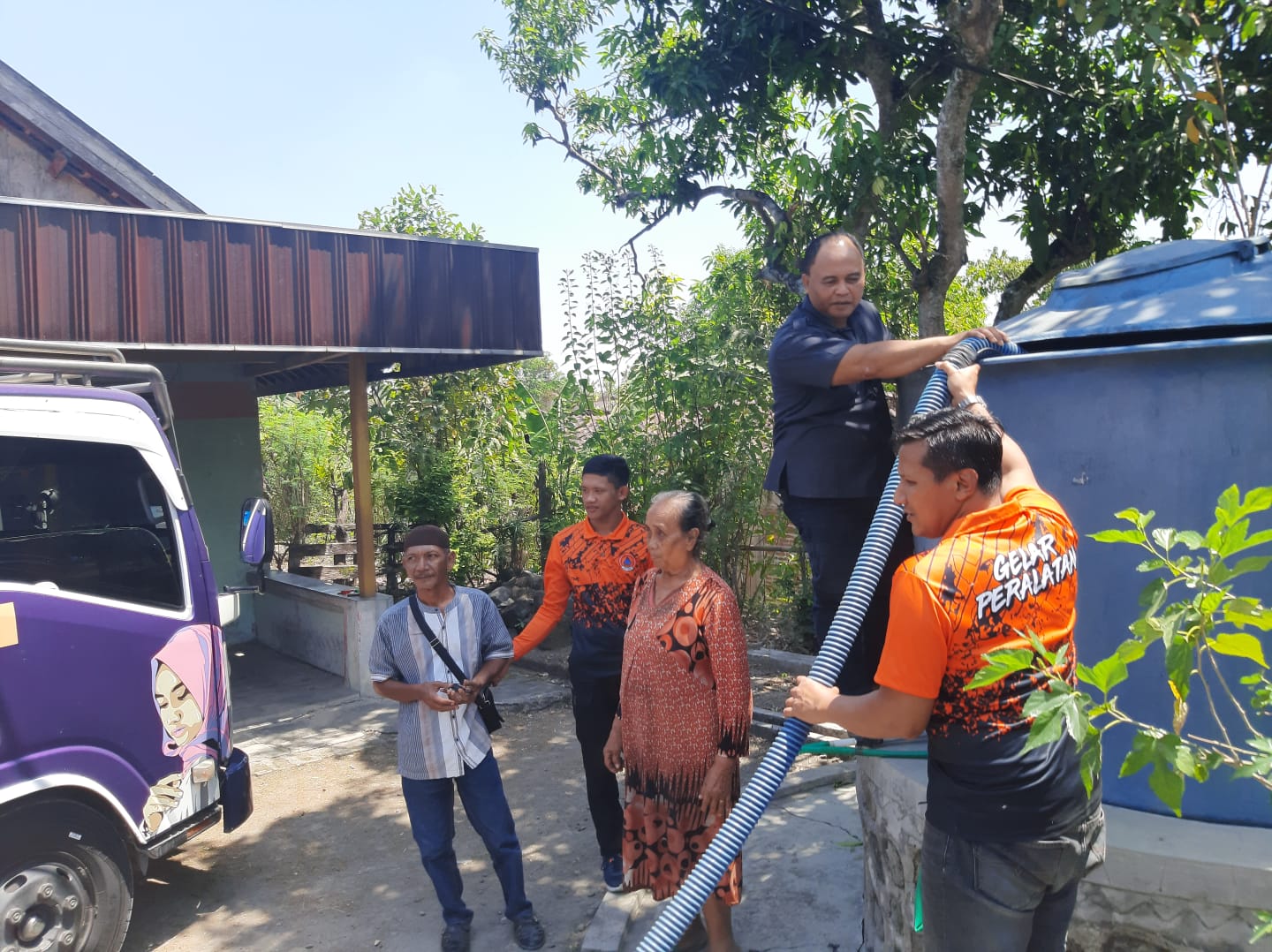 CAMAT PITU TURUT SERTA DALAM DROPING AIR BERSIH KE DESA NGANCAR DAN CANTEL